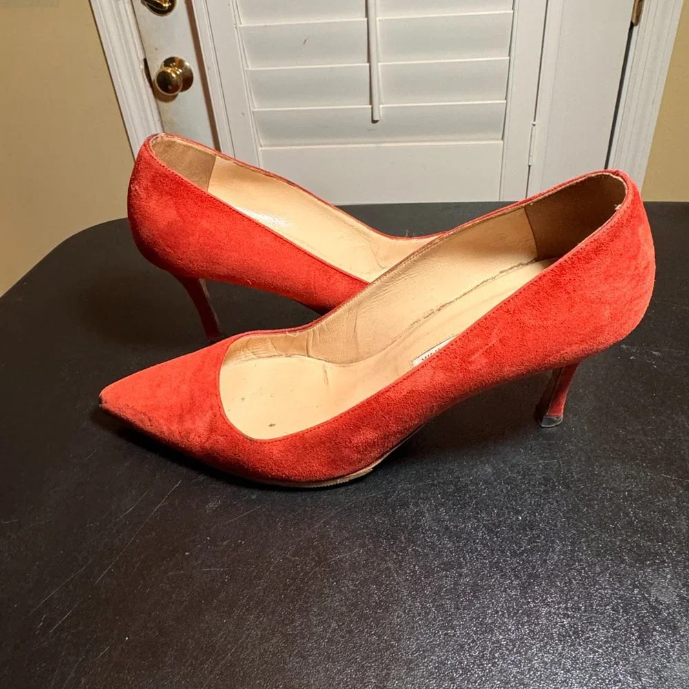 Manolo Blahnik size 38.5 orange suede pump shoes